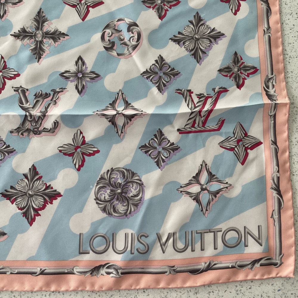 Louis Vuitton 100% silk square